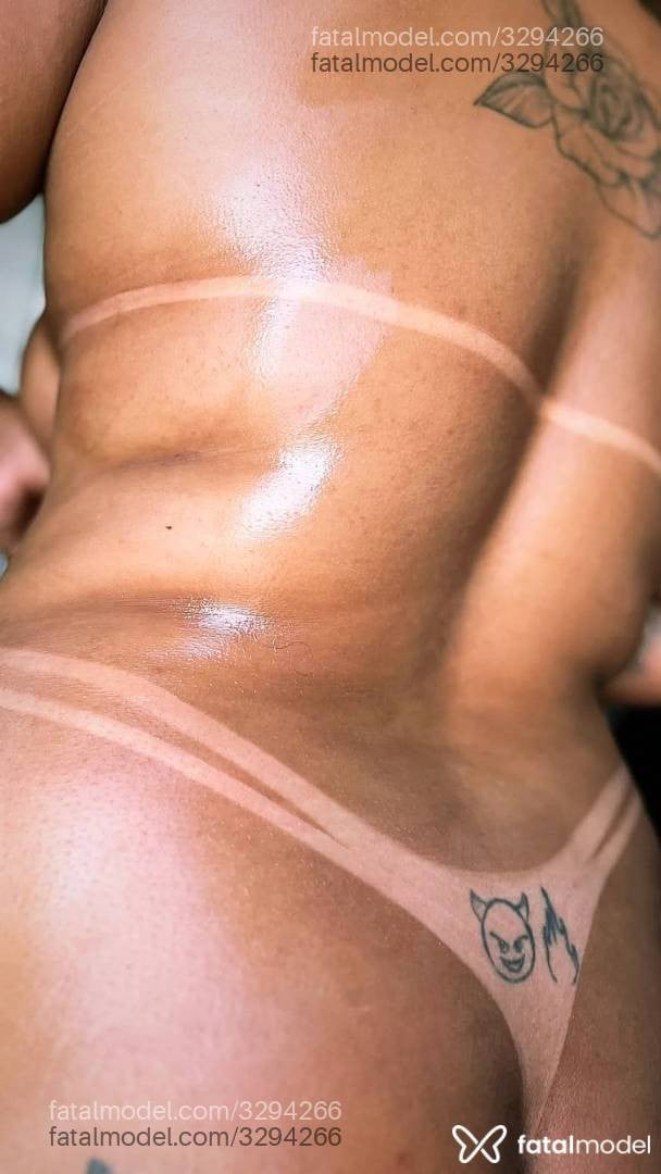 Acompanhante mulher morena (o) de olhos pretos - Morena