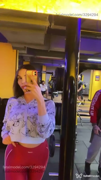 Acompanhante mulher trans morena (o) de olhos castanhos - Millena