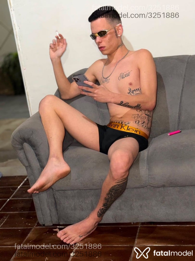 Acompanhante homem com cabelo castanho de olhos mel - Vitor Andrade