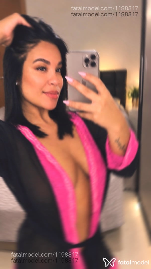 Acompanhante mulher morena (o) de olhos pretos - Mikaela Lopes