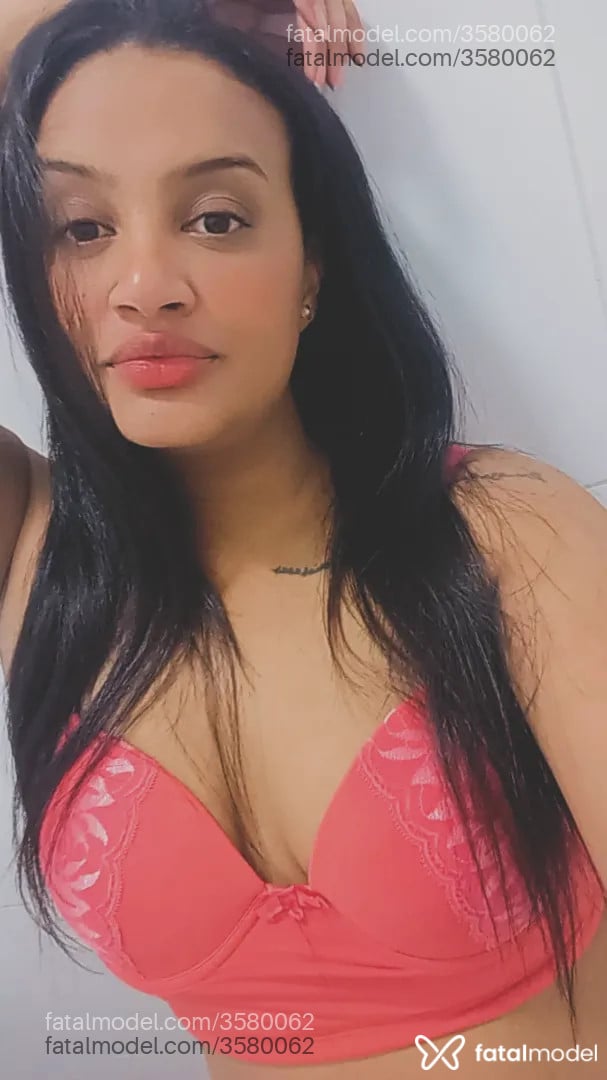 Acompanhante mulher com cabelo castanho de olhos castanhos - Velly