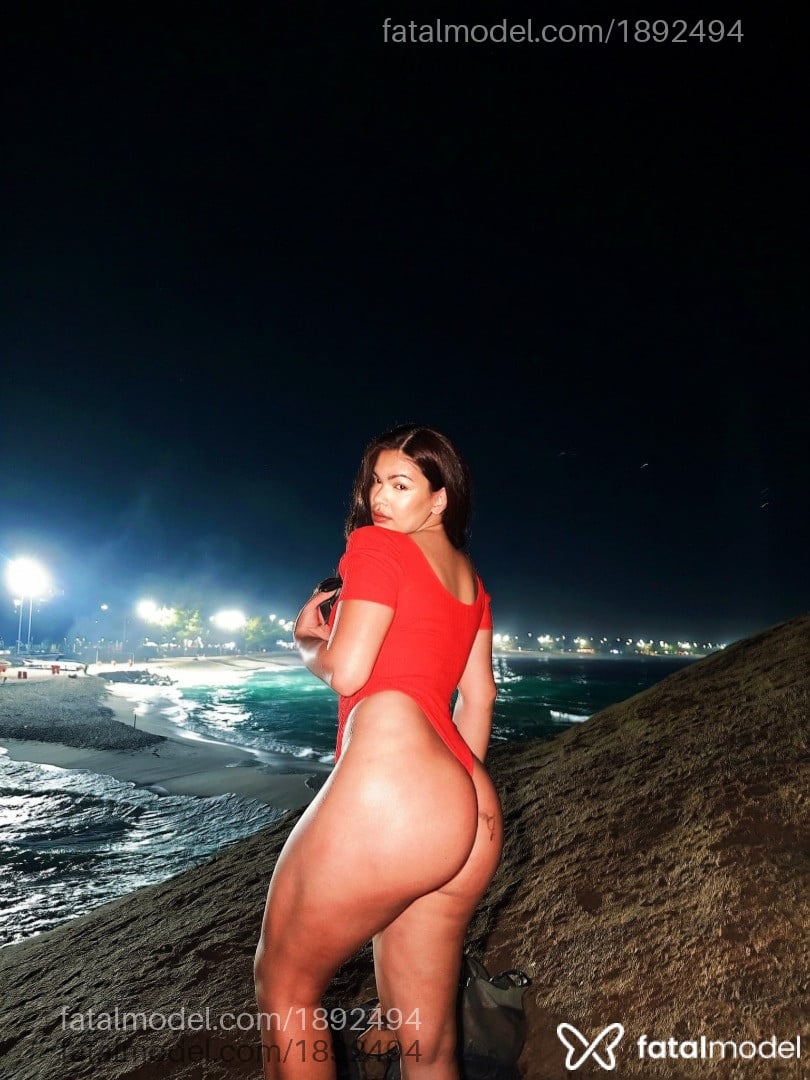 Acompanhante mulher trans morena (o) de olhos mel - Mia Fortunatto