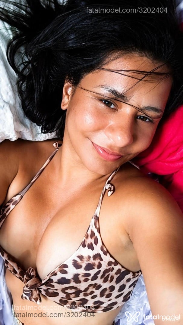 Acompanhante mulher morena (o) de olhos pretos - Milazinha