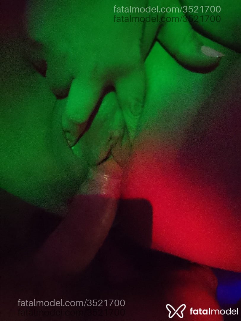 Acompanhante mulher loira (o) de olhos verdes - Dainhaa
