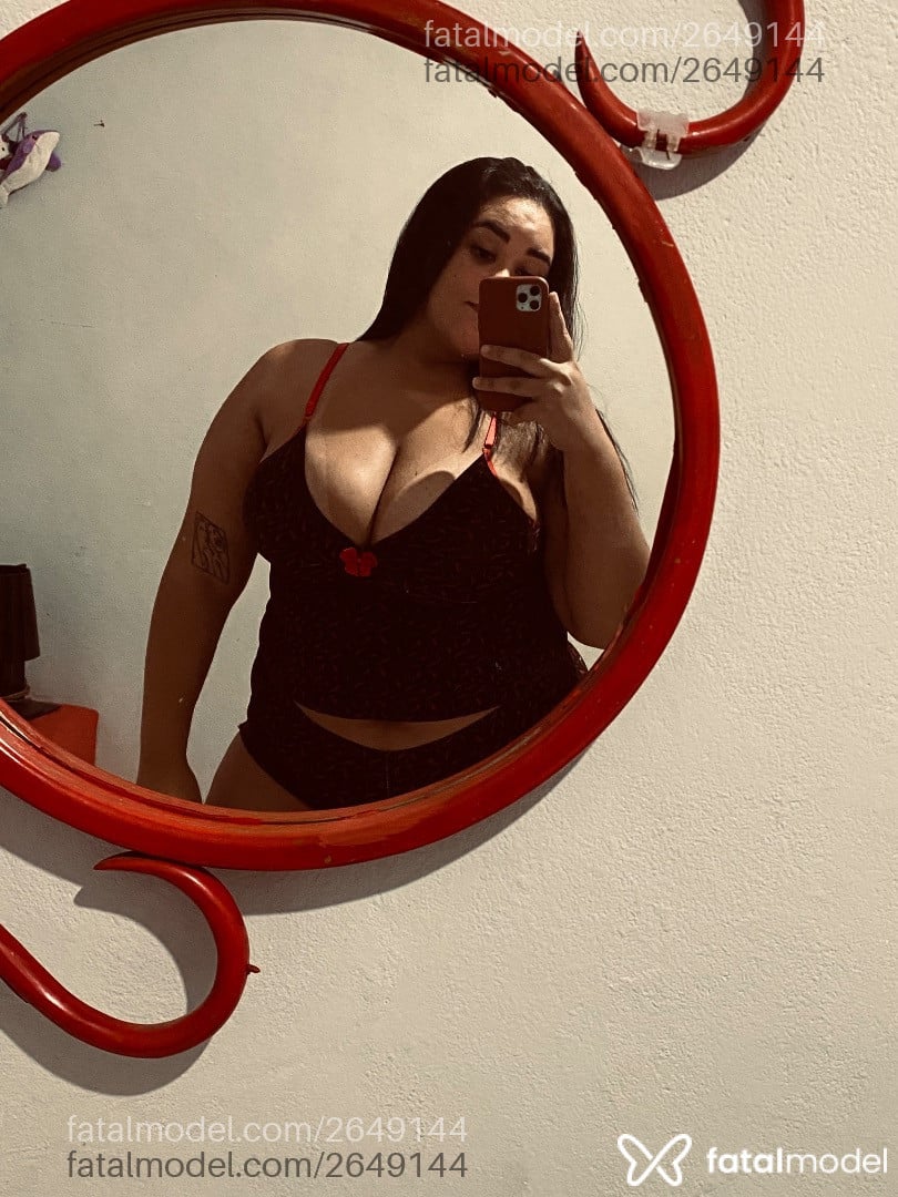 Acompanhante mulher com cabelo castanho de olhos castanhos - Eveee
