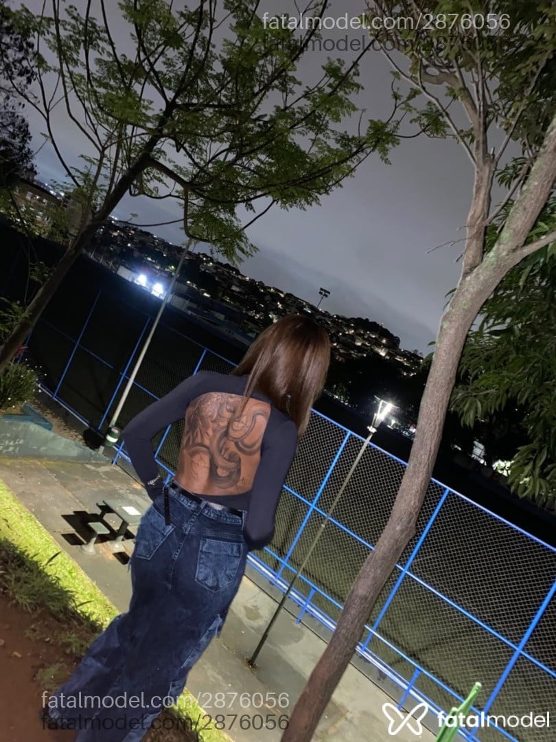 Acompanhante mulher com cabelo castanho de olhos castanhos - Mell