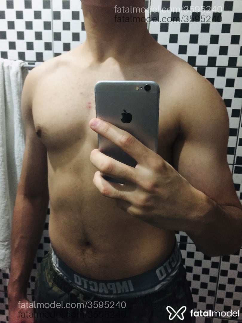 Acompanhante homem com cabelo castanho de olhos castanhos - Eli Montez