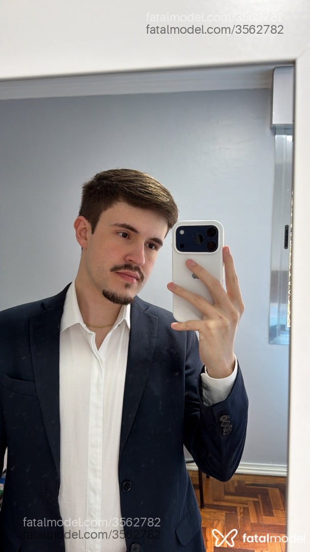 Acompanhante homem com cabelo castanho de olhos castanhos - Gustavo Andrade