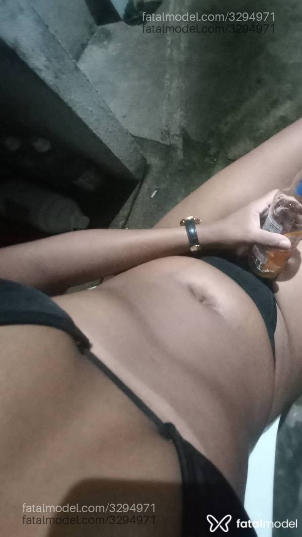 Acompanhante mulher morena (o) de olhos pretos - Zahir