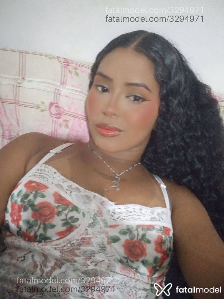Acompanhante mulher morena (o) de olhos pretos em Santarém - Zahir
