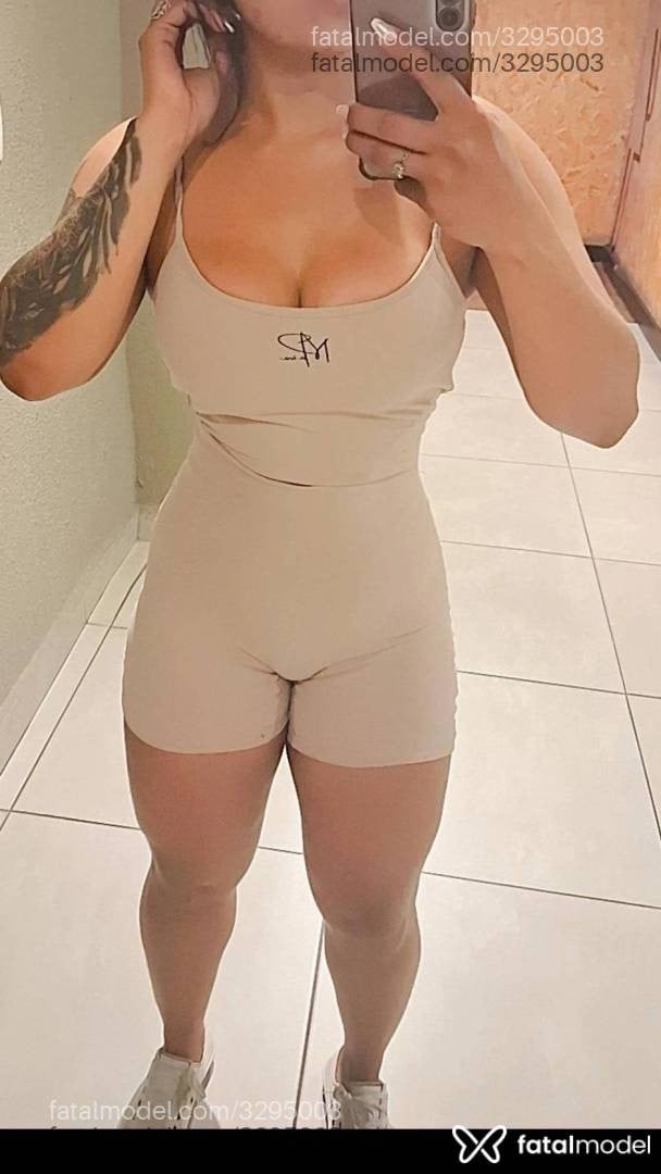 Acompanhante mulher morena (o) de olhos pretos em Balneário Camboriú - Helem
