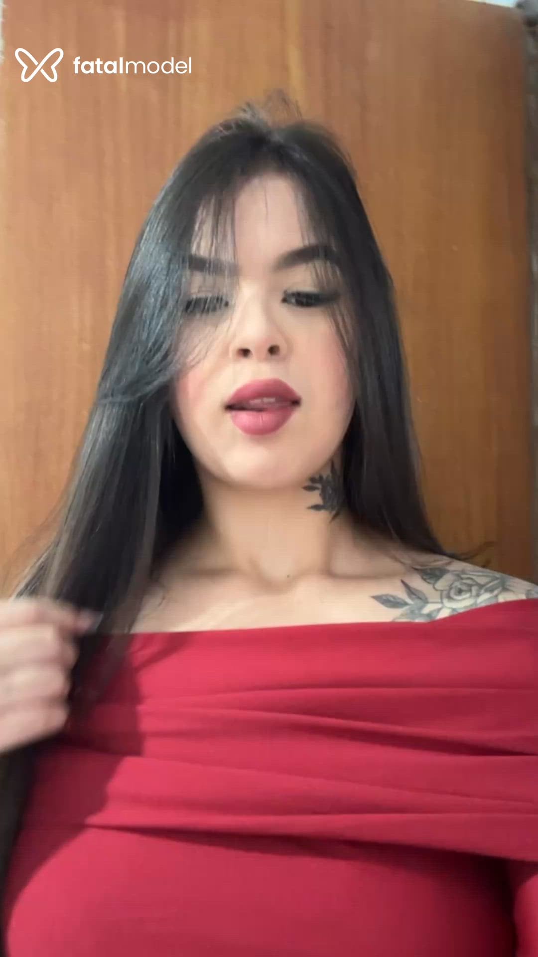 Acompanhante mulher com cabelo castanho de olhos castanhos - Tainara Holmes Acompanhante mulher com cabelo castanho de olhos castanhos - Tainara Holmes