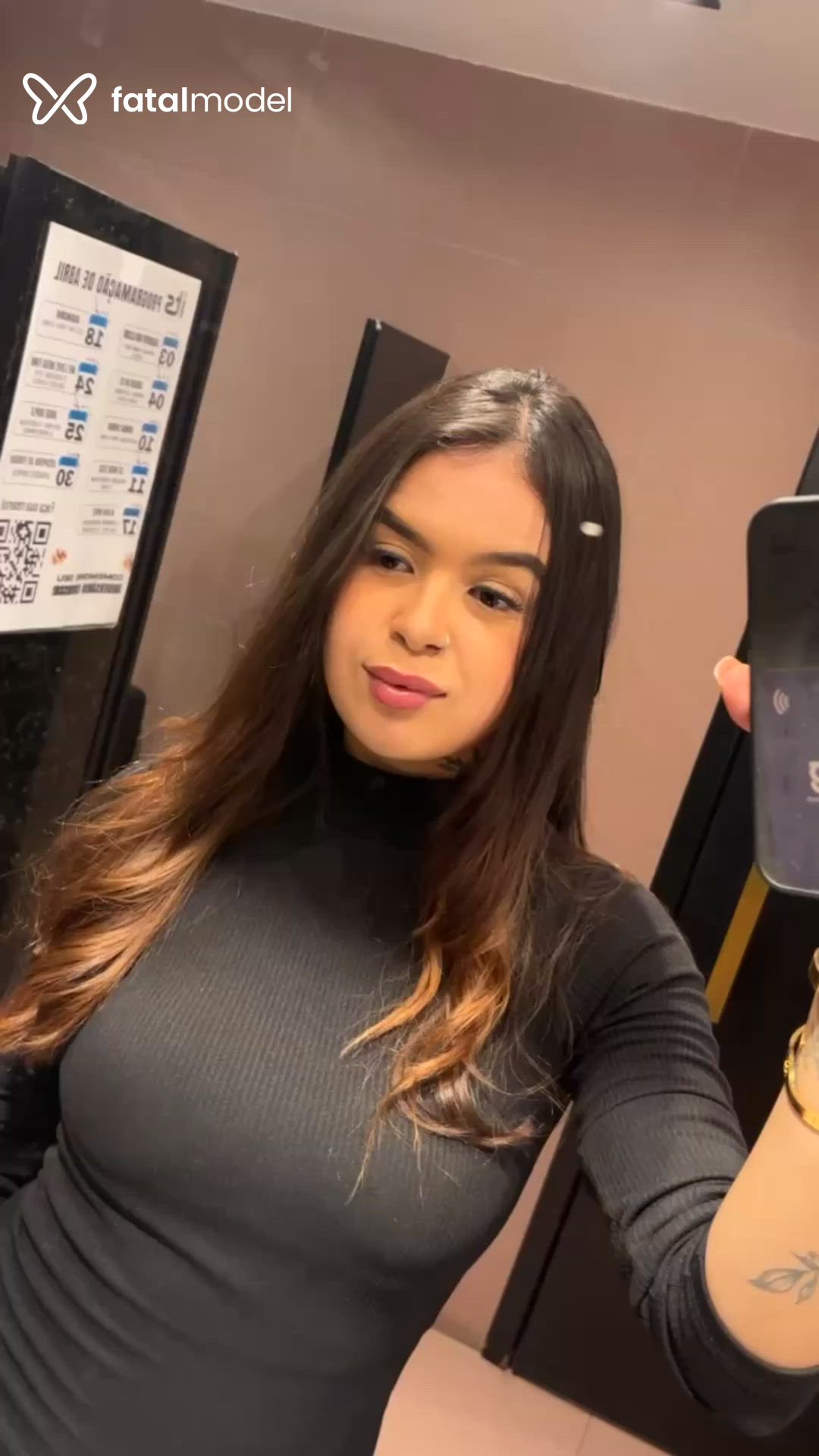 Acompanhante mulher com cabelo castanho de olhos castanhos - Tainara Holmes