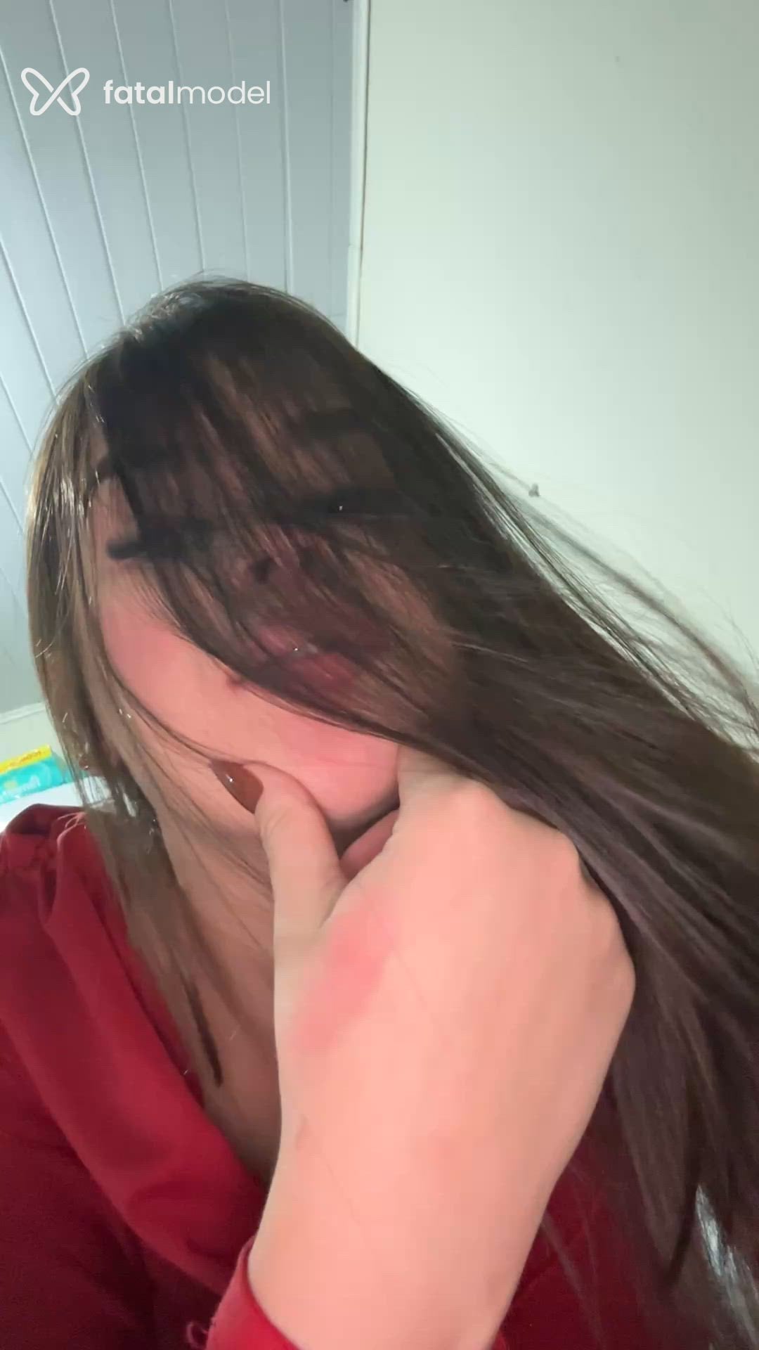 Acompanhante mulher com cabelo castanho de olhos castanhos - Tainara Holmes Acompanhante mulher com cabelo castanho de olhos castanhos - Tainara Holmes