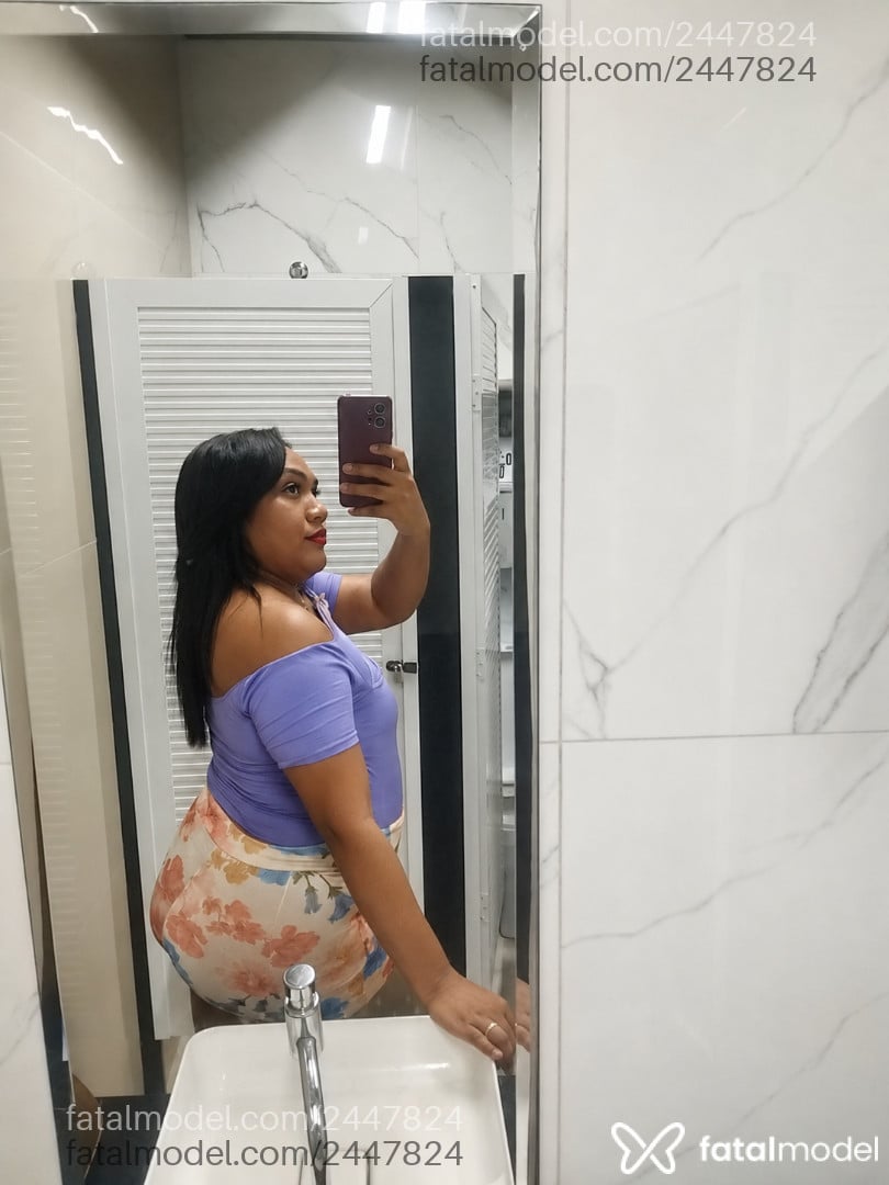 Acompanhante mulher trans morena (o) de olhos pretos - Wellyda Tiburcio