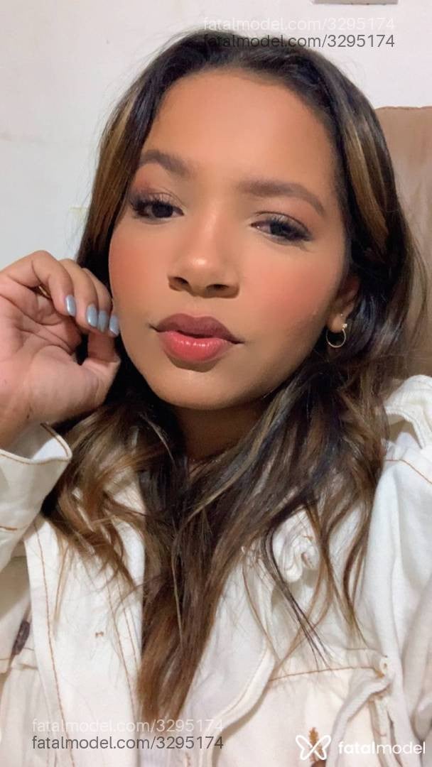 Acompanhante mulher com cabelo castanho de olhos castanhos em São José do Rio Preto - Lia Ferraz