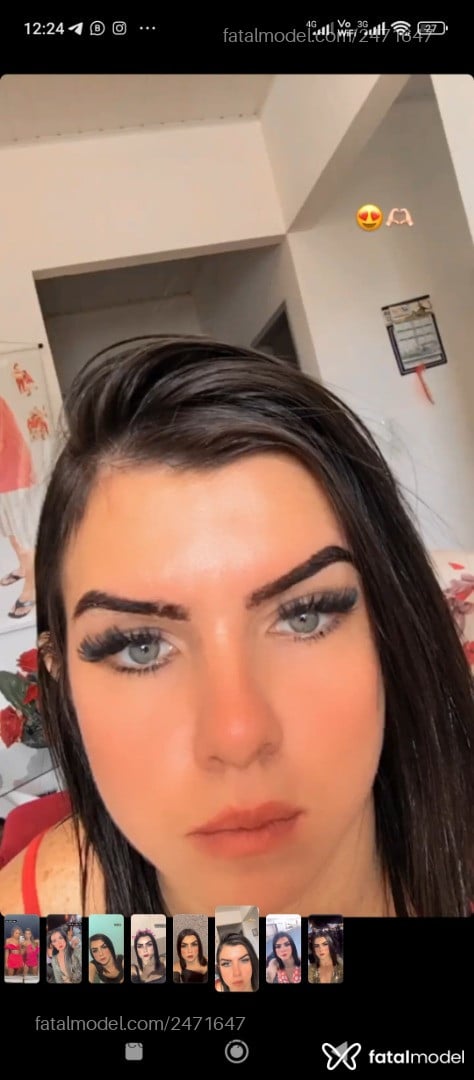 Acompanhante mulher trans com cabelo castanho de olhos verdes - Luanny Moura