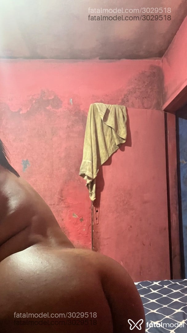 Acompanhante mulher morena (o) de olhos pretos - Mirella