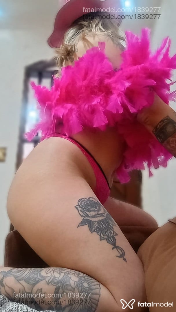 Acompanhante mulher loira (o) de olhos castanhos - Lorena Oliveira