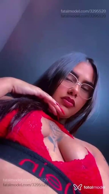 Acompanhante mulher morena (o) de olhos verdes - Ingrid Acompanhante mulher morena (o) de olhos verdes - Ingrid