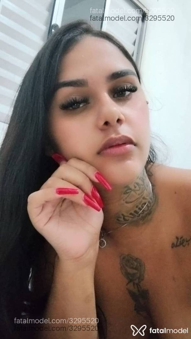 Acompanhante mulher morena (o) de olhos verdes - Ingrid