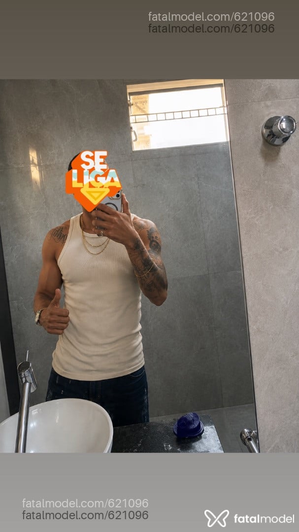 Acompanhante homem com cabelo castanho de olhos castanhos - João Lucass