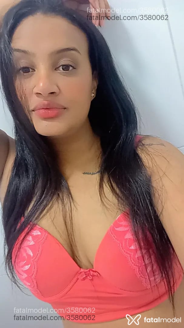 Acompanhante mulher com cabelo castanho de olhos castanhos - Velly