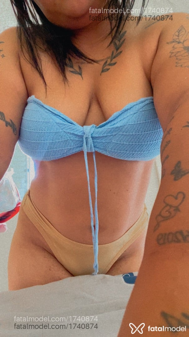 Acompanhante mulher com cabelo castanho de olhos castanhos - Julia Fonseca