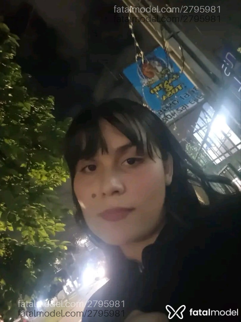 Acompanhante mulher trans morena (o) de olhos pretos - Julia Ramos