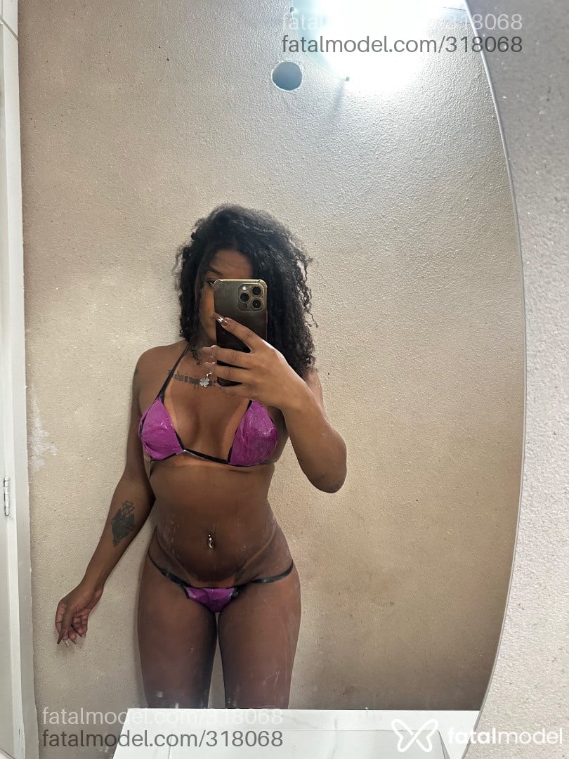 Acompanhante mulher trans morena (o) de olhos castanhos - Nicole
