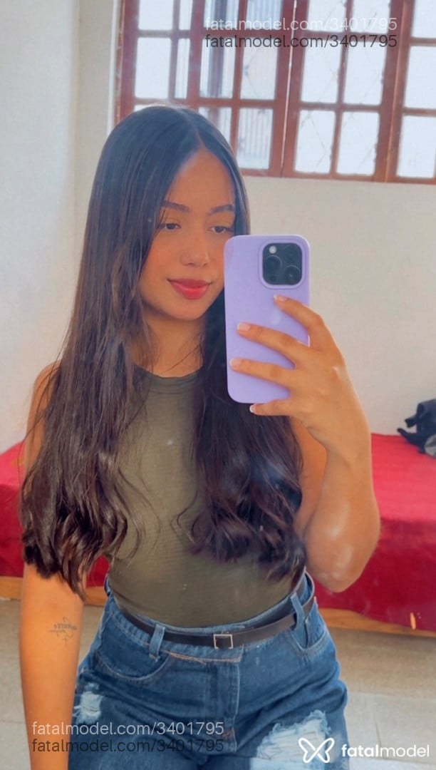 Acompanhante mulher com cabelo castanho de olhos pretos - Rafaela