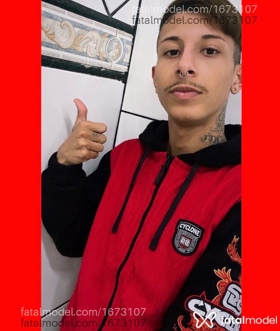 Acompanhante homem com cabelo castanho de olhos castanhos - Douglas Campos