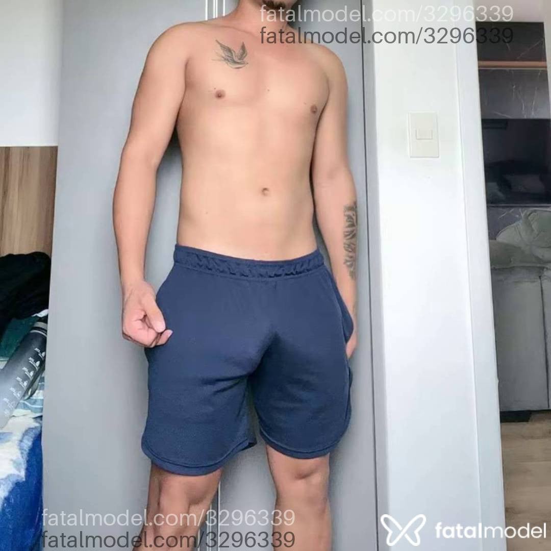 Acompanhante homem com cabelo castanho de olhos pretos em Curitiba - Daniel