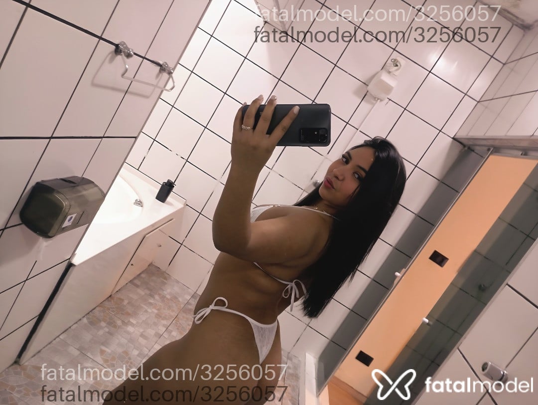 Acompanhante mulher morena (o) de olhos pretos - Tainá