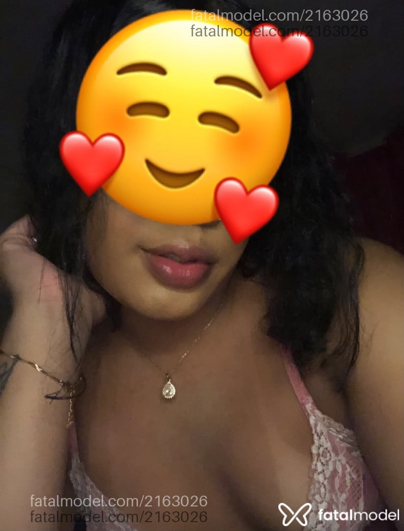 Acompanhante mulher trans com cabelo castanho de olhos castanhos - Raissa