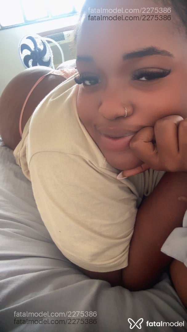 Acompanhante mulher com cabelo castanho de olhos castanhos - Thaiz Benz