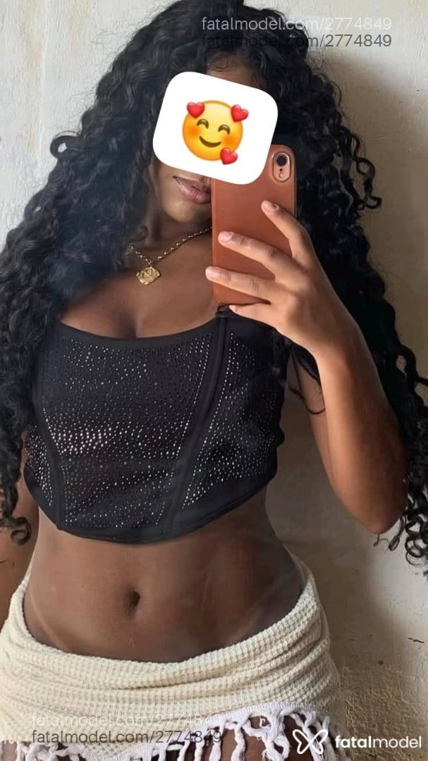 Acompanhante mulher morena (o) de olhos pretos - Rebeca