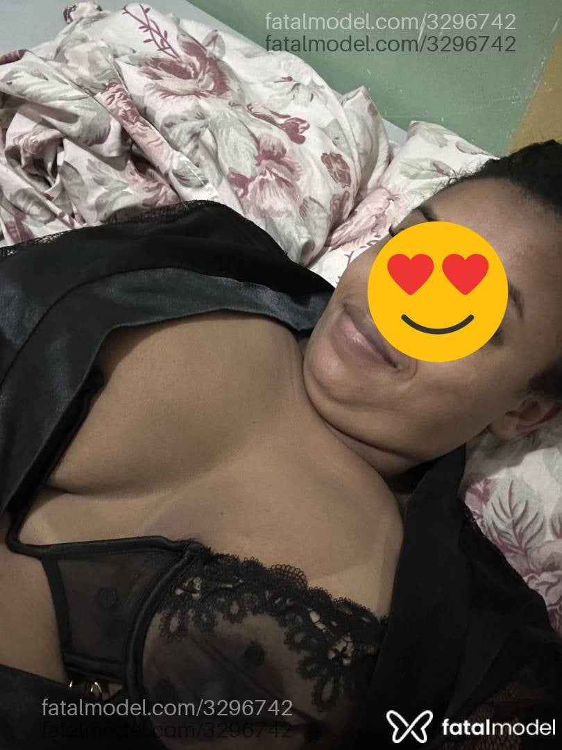 Acompanhante mulher com cabelo castanho de olhos castanhos - Bruna