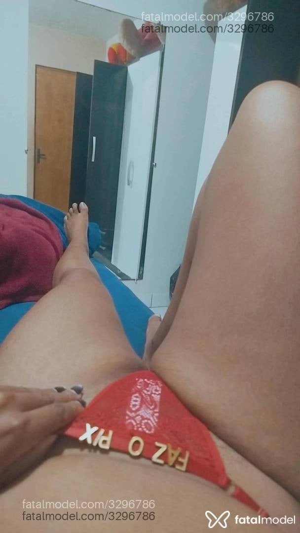 Acompanhante mulher morena (o) de olhos pretos - Manu
