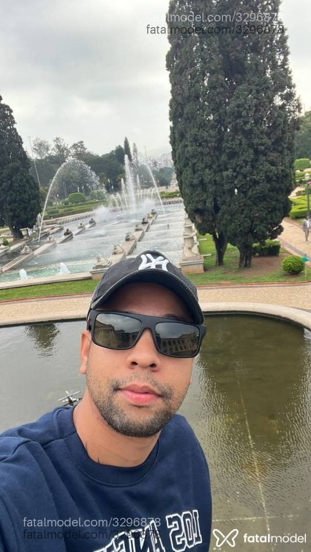 Acompanhante homem morena (o) de olhos castanhos - Vinicius