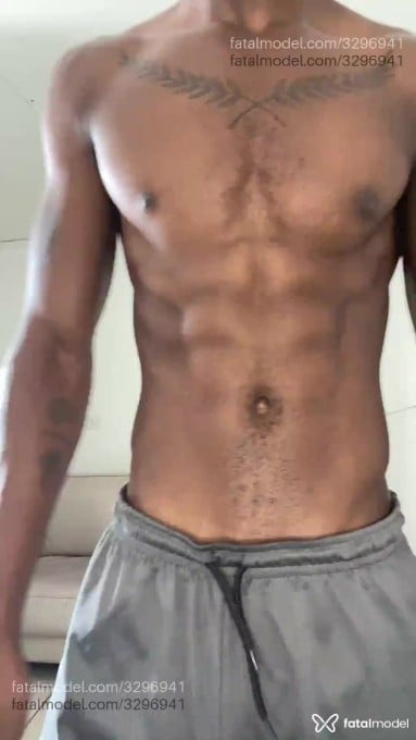Acompanhante homem morena (o) de olhos castanhos - Pretao Dodato
