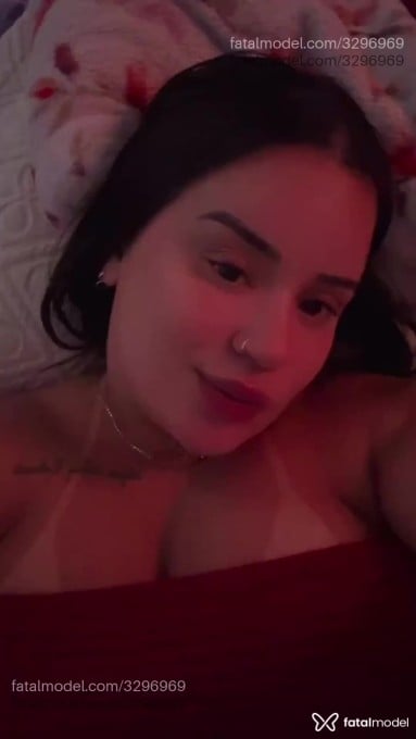 Acompanhante mulher com cabelo castanho de olhos mel - Larissa