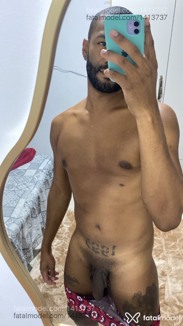 Acompanhante homem com cabelo castanho de olhos castanhos - Silva