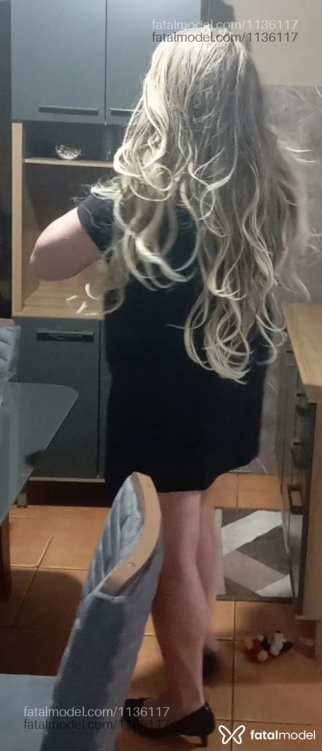 Acompanhante travesti morena (o) de olhos azuis - Júlia Naback