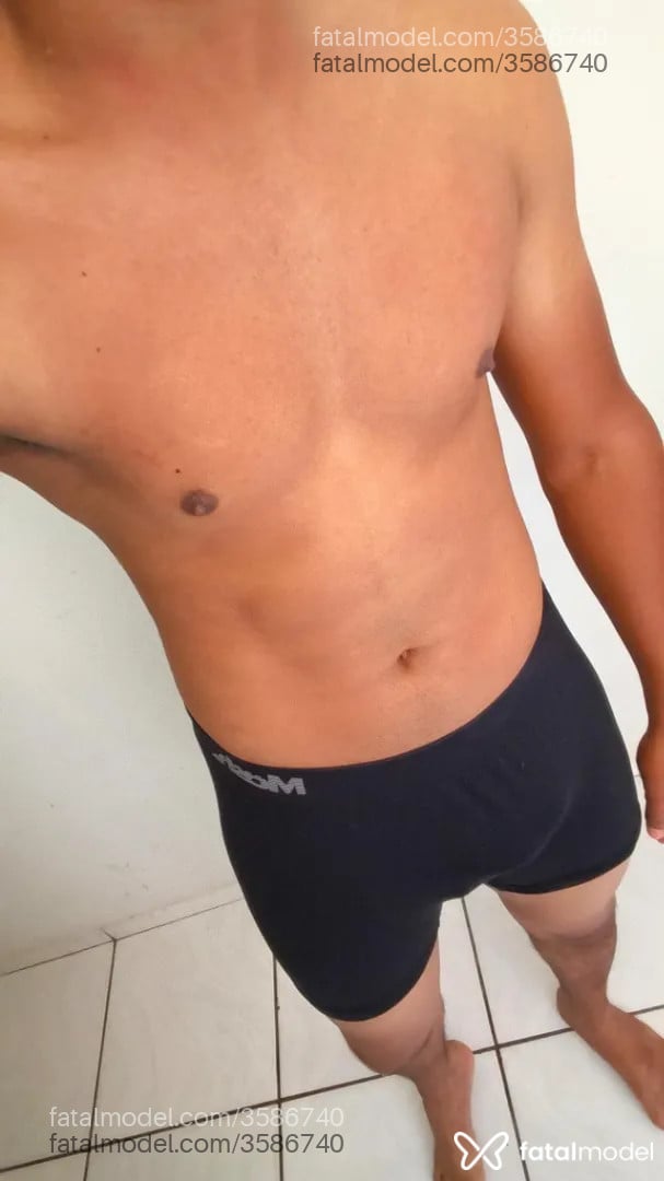 Acompanhante homem morena (o) de olhos castanhos - Rogers