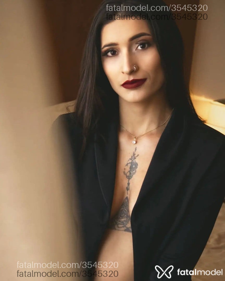 Acompanhante mulher com cabelo castanho de olhos castanhos - Juju Almeida