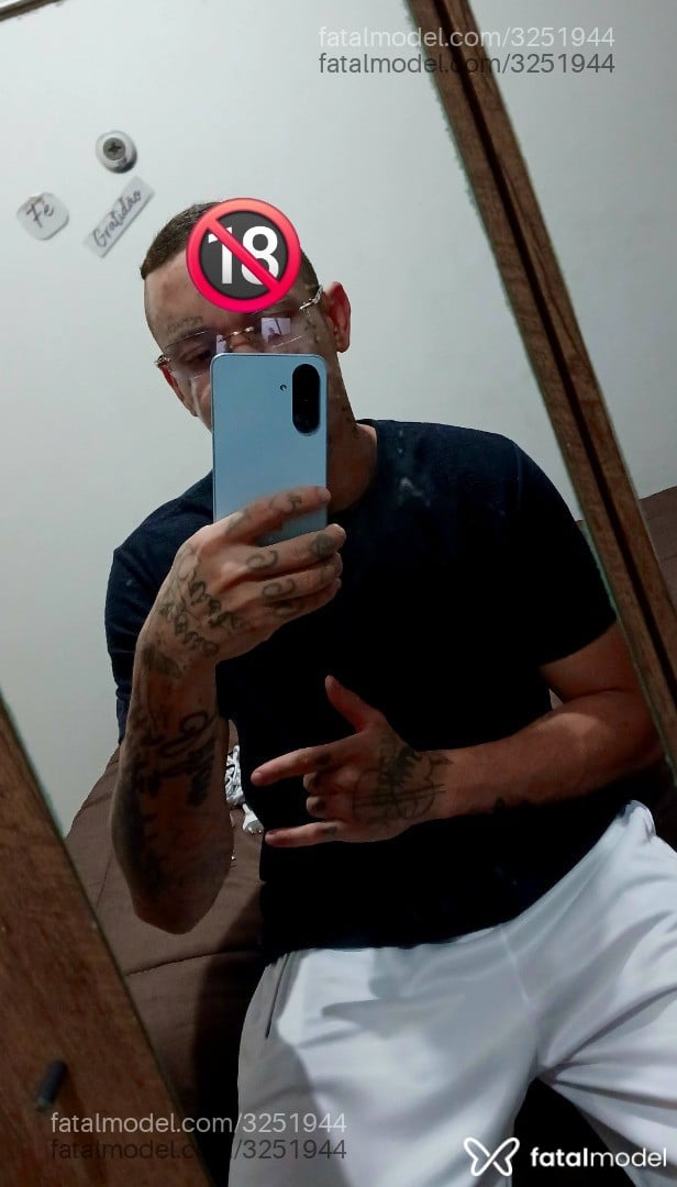 Acompanhante homem morena (o) de olhos castanhos - Theo