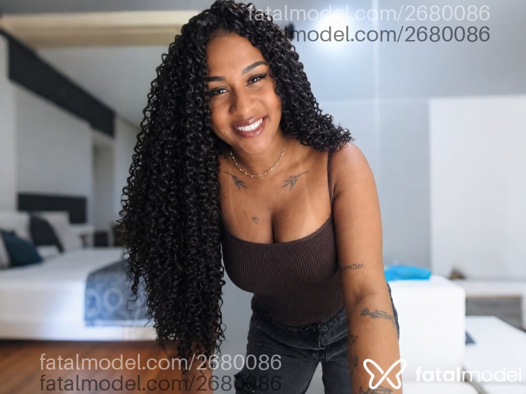 Acompanhante mulher morena (o) de olhos pretos - Maay Lima