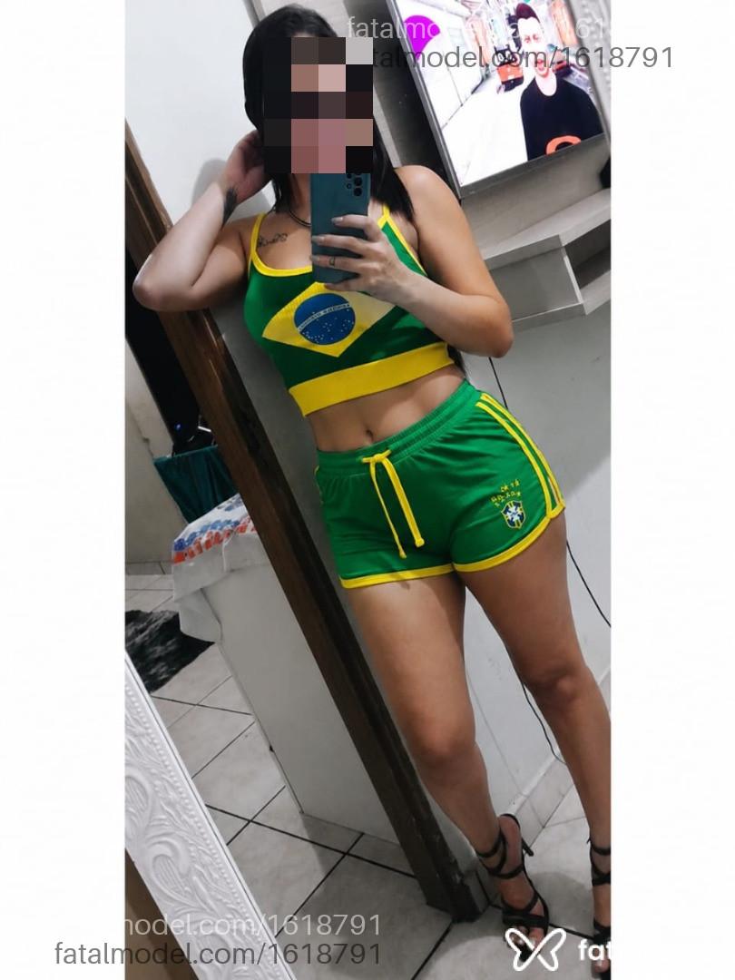 Acompanhante mulher com cabelo castanho de olhos castanhos - Bárbara