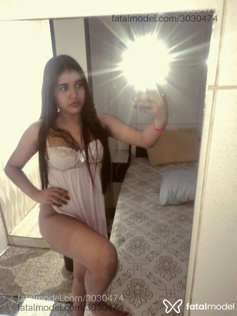 Acompanhante mulher com cabelo castanho de olhos pretos - Serena